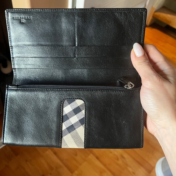 BURBERRY leather wallet. Pre-owned - Picture 2 of 4